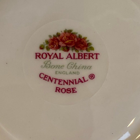 EUC VTG ROYAL ALBERT CENTENNIAL ROSE SAUCER - Picture 6 of 6